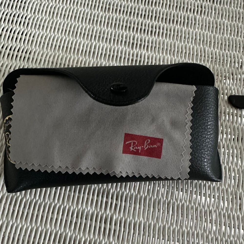 Ray-Ban Wayfarer Classic Sunglasses - Picture 6 of 11